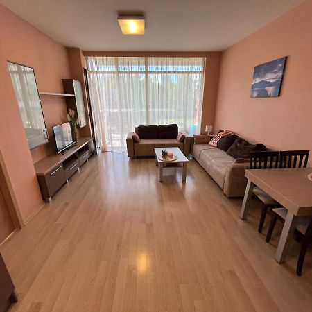 Lovely Apartments In Imanta With Free Parking Riga Exterior photo