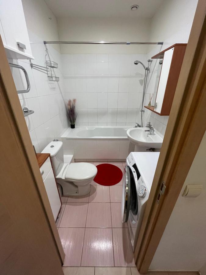 Lovely Apartments In Imanta With Free Parking Riga Exterior photo